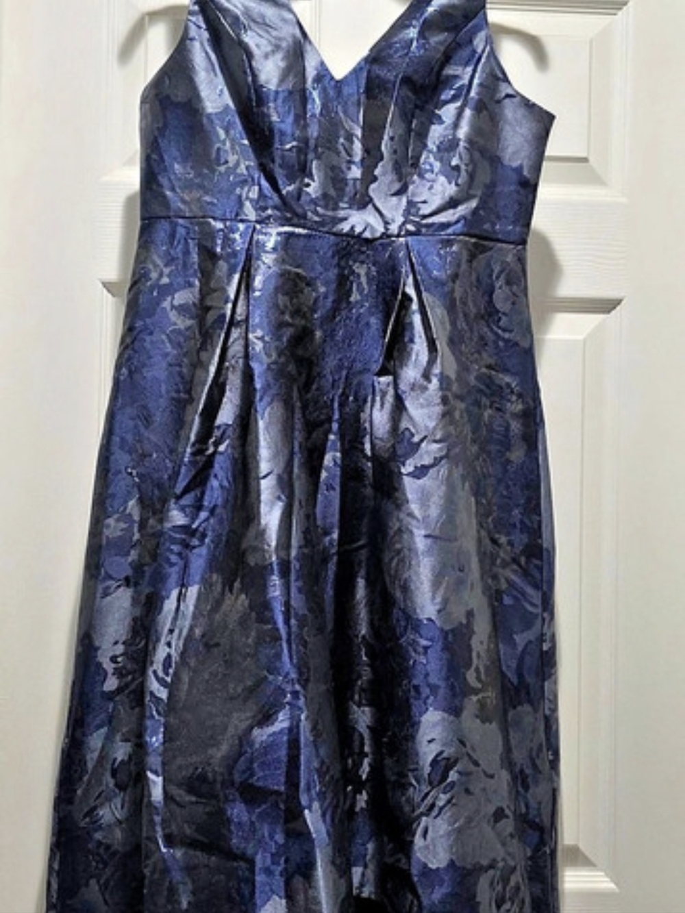 Womens Size Med, Floral V-Neck Midi Dress Navy NWT